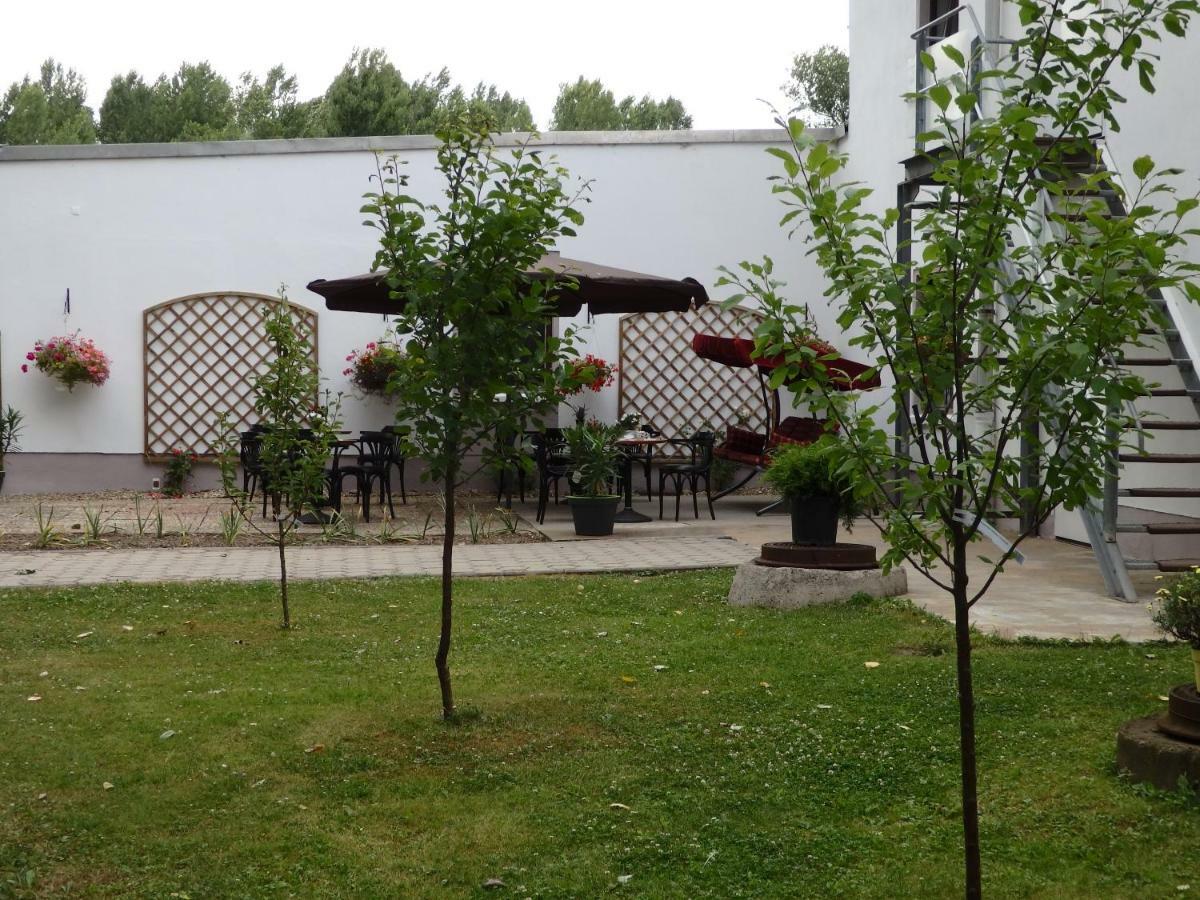 Hotel Zur Saale à Weißenfels Extérieur photo