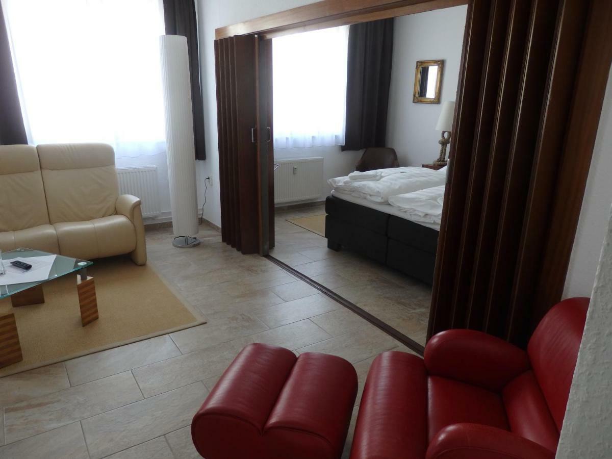 Hotel Zur Saale à Weißenfels Extérieur photo